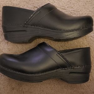 Danske Womens sz 37 wide